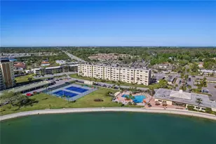 4650 Cove Cir, Saint Petersburg, FL 33708 - Photo 23