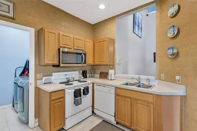 8805 Casablanca Way, Tampa, FL 33626 - Photo 9