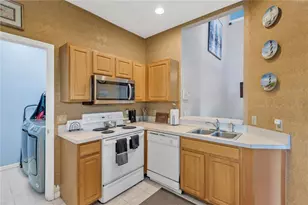 8805 Casablanca Way, Tampa, FL 33626 - Photo 9