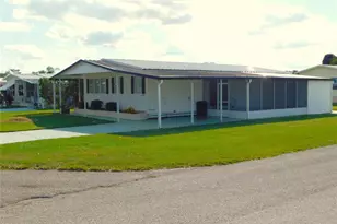 5421 Powhattan St, Zephyrhills, FL 33542 - Photo 3