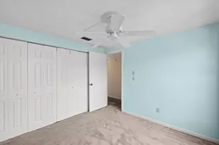 10703 Meadowglen Ln, Tampa, FL 33624 - Photo 29