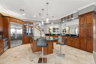 657 Saxony Blvd, Saint Petersburg, FL 33716 - Photo 11