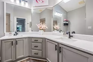 525 Bent Oak Ct, Spring Hill, FL 34609 - Photo 23