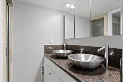 201 W Laurel Street #1006, Tampa, FL 33602 - Photo 17