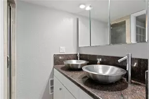 201 W Laurel St, Tampa, FL 33602 - Photo 17