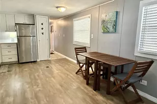 7257 Mt Georgetown Dr NE, Saint Petersburg, FL 33702 - Photo 7