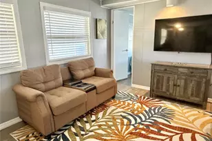 7257 Mt Georgetown Dr NE, Saint Petersburg, FL 33702 - Photo 9