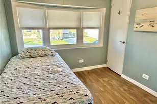 7257 Mt Georgetown Dr NE, Saint Petersburg, FL 33702 - Photo 11