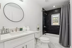 7106 Lynwood Dr, Tampa, FL 33637 - Photo 13