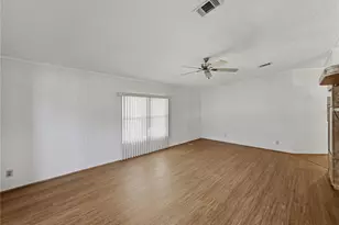 3822 Damian Dr, Zephyrhills, FL 33541 - Photo 11