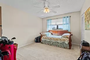 8186 Terrace Garden Dr N, Saint Petersburg, FL 33709 - Photo 21