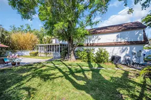 1226 Serpentine Dr S, Saint Petersburg, FL 33705 - Photo 7