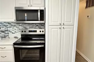 7186 Mt Arlington Dr NE, Saint Petersburg, FL 33702 - Photo 7