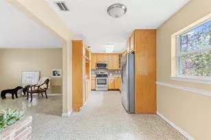 317 Brentwood Dr, Temple Terrace, FL 33617 - Photo 15