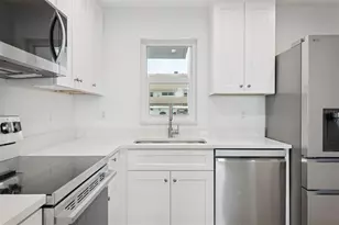 7405 Bay Island Dr S, South Pasadena, FL 33707 - Photo 3