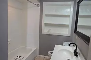 936 E Shadowlawn Ave, Tampa, FL 33603 - Photo 7