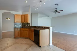 15017 Shaw Rd, Tampa, FL 33625 - Photo 9