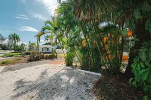 13320 2nd St E, Madeira Beach, FL 33708 - Photo 17