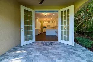 6249 Vista Verde Dr W, Saint Petersburg, FL 33707 - Photo 11