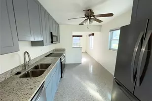 1711 31st St S, Saint Petersburg, FL 33712 - Photo 9