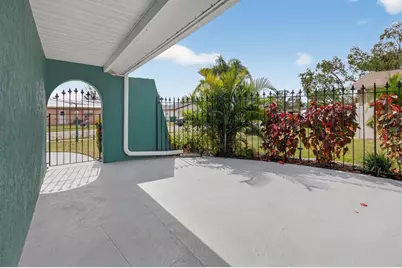 2402 16th Street W, Palmetto, FL 34221 - Photo 9