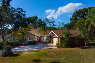 547 Oleander Way S, Saint Petersburg, FL 33707 - Photo 1