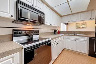 510 Windrush Bay Dr, Tarpon Springs, FL 34689 - Photo 13