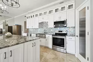 880 Mandalay Ave, Clearwater Beach, FL 33767 - Photo 11