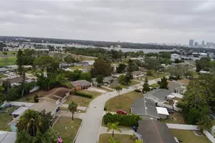 3673 Searobin Dr SE, Saint Petersburg, FL 33705 - Photo 9