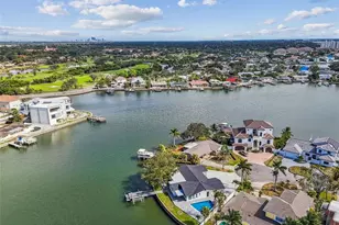 1514 Sea Gull Dr S, Saint Petersburg, FL 33707 - Photo 1