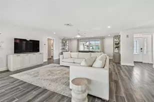 1514 Sea Gull Dr S, Saint Petersburg, FL 33707 - Photo 9