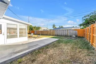 6830 35th Ave N, Saint Petersburg, FL 33710 - Photo 9