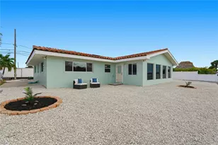 1391 Sea Gull Dr S, Saint Petersburg, FL 33707 - Photo 15