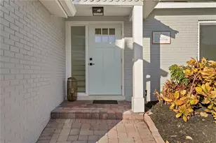 403 Hermosita Dr, Saint Pete Beach, FL 33706 - Photo 3