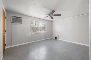 9610 N 12th St, Tampa, FL 33612 - Photo 23