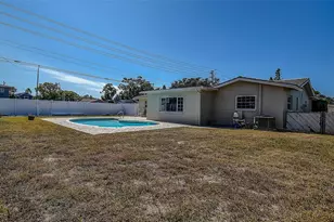 8601 139th St, Seminole, FL 33776 - Photo 21