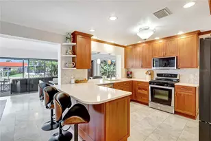 1389 47th Ave NE, Saint Petersburg, FL 33703 - Photo 5