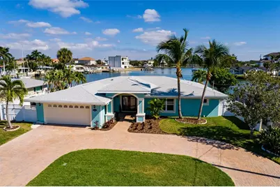 1440 Sea Gull Drive S, Saint Petersburg, FL 33707 - Photo 1