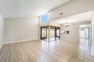 10315 Fernbrook Ln, Tampa, FL 33624 - Photo 5