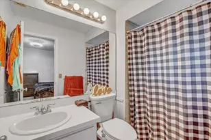 2524 Wrencrest Cir, Valrico, FL 33596 - Photo 17