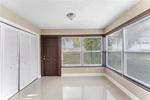 2928 Bancroft Cir Circle E, Palm Harbor, FL 34683 - Photo 11