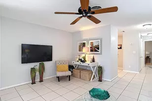 139 Southeast Jefferson Cir N, Saint Petersburg, FL 33703 - Photo 9