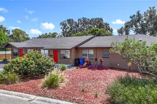 220 Southeast Jefferson Cir N, Saint Petersburg, FL 33703 - Photo 3