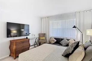 220 Southeast Jefferson Cir N, Saint Petersburg, FL 33703 - Photo 27