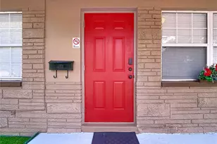 222 Southeast Jefferson Cir N, Saint Petersburg, FL 33703 - Photo 5