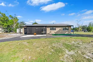 429 55th Ave NE, Saint Petersburg, FL 33703 - Photo 1