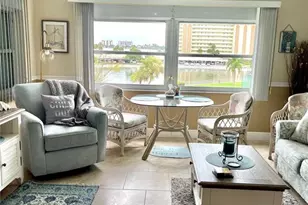 4650 Cove Cir, Saint Petersburg, FL 33708 - Photo 13