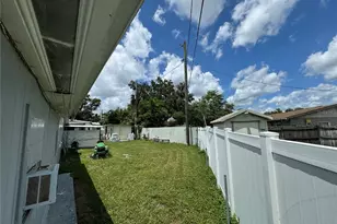 2702 Campus Hill Dr, Tampa, FL 33612 - Photo 37