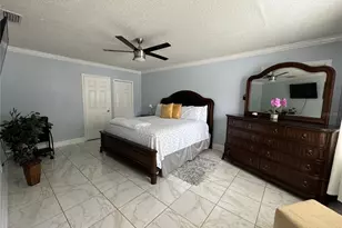 2702 Campus Hill Dr, Tampa, FL 33612 - Photo 13