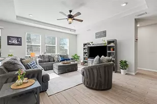 33135 Sand Creek Dr, Wesley Chapel, FL 33543 - Photo 5